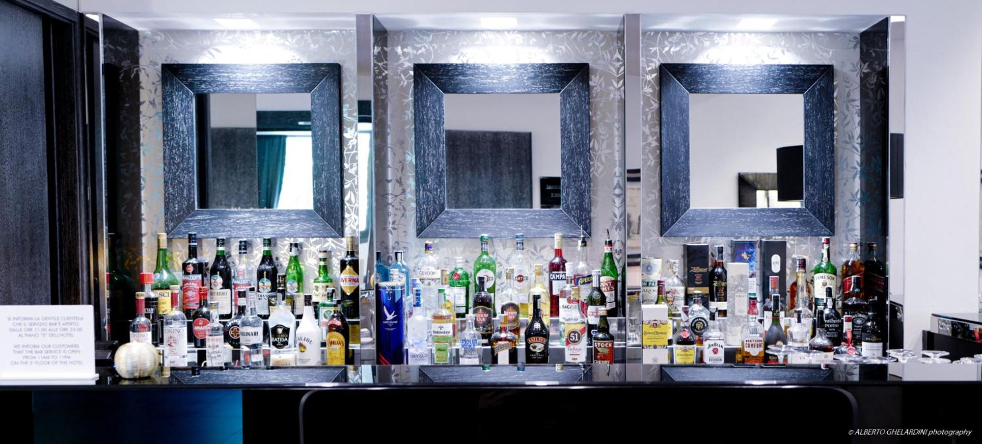 Lhp Hotel Montecatini Palace & Spa Kültér fotó The bar at the 1001 nights lounge