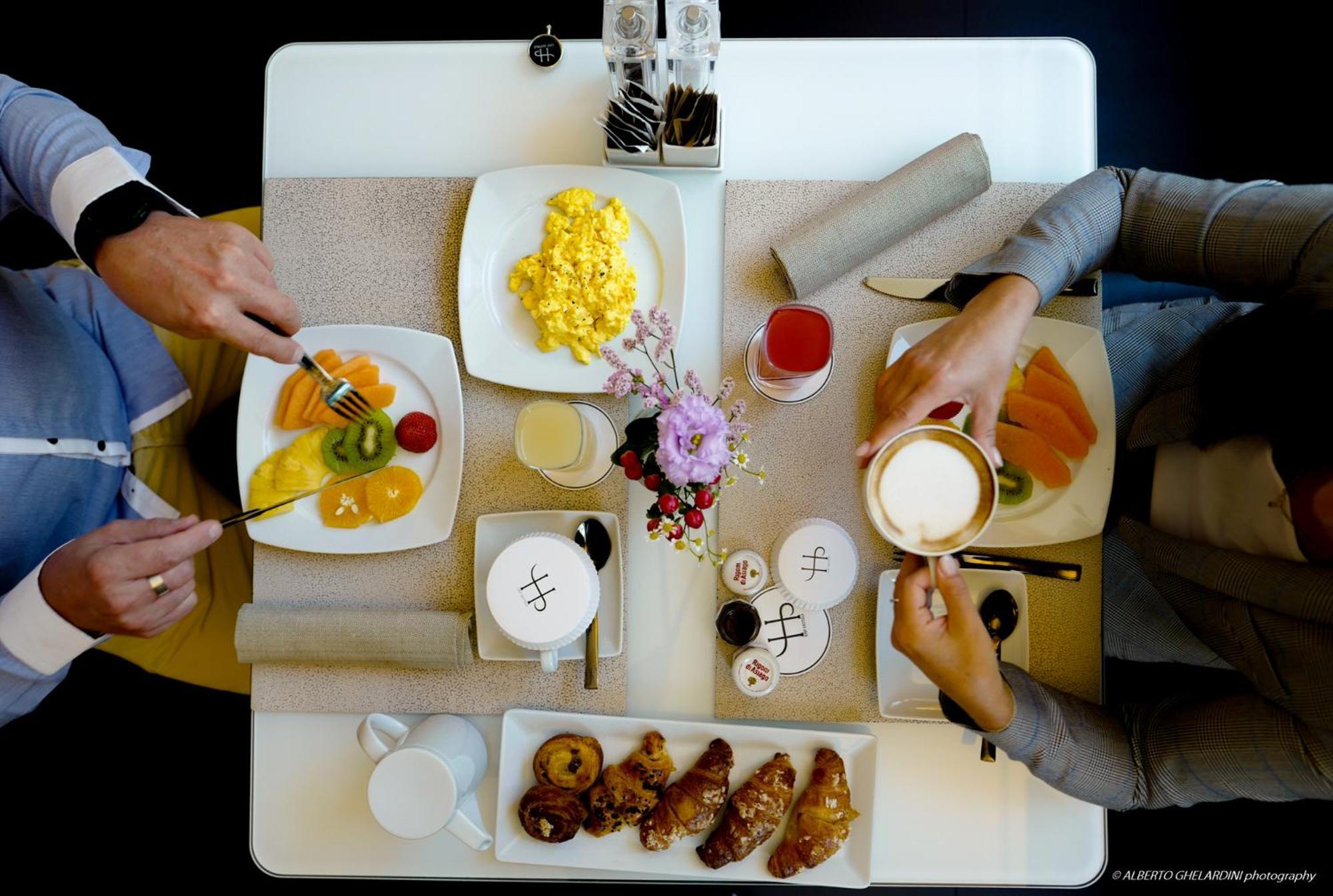 Lhp Hotel Montecatini Palace & Spa Kültér fotó A typical breakfast in Israel