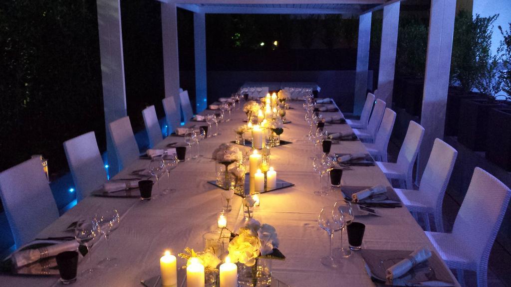 Lhp Hotel Montecatini Palace & Spa Kültér fotó A dinner table at the 2011 Cannes Film Festival